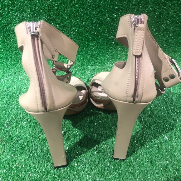 Gucci gladiator sandals size 39, no box. Pre owned - Picture 6 of 8